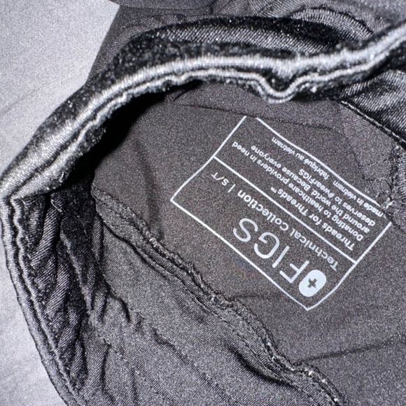 Black FIGS Scrub Set - Picture 3 of 3